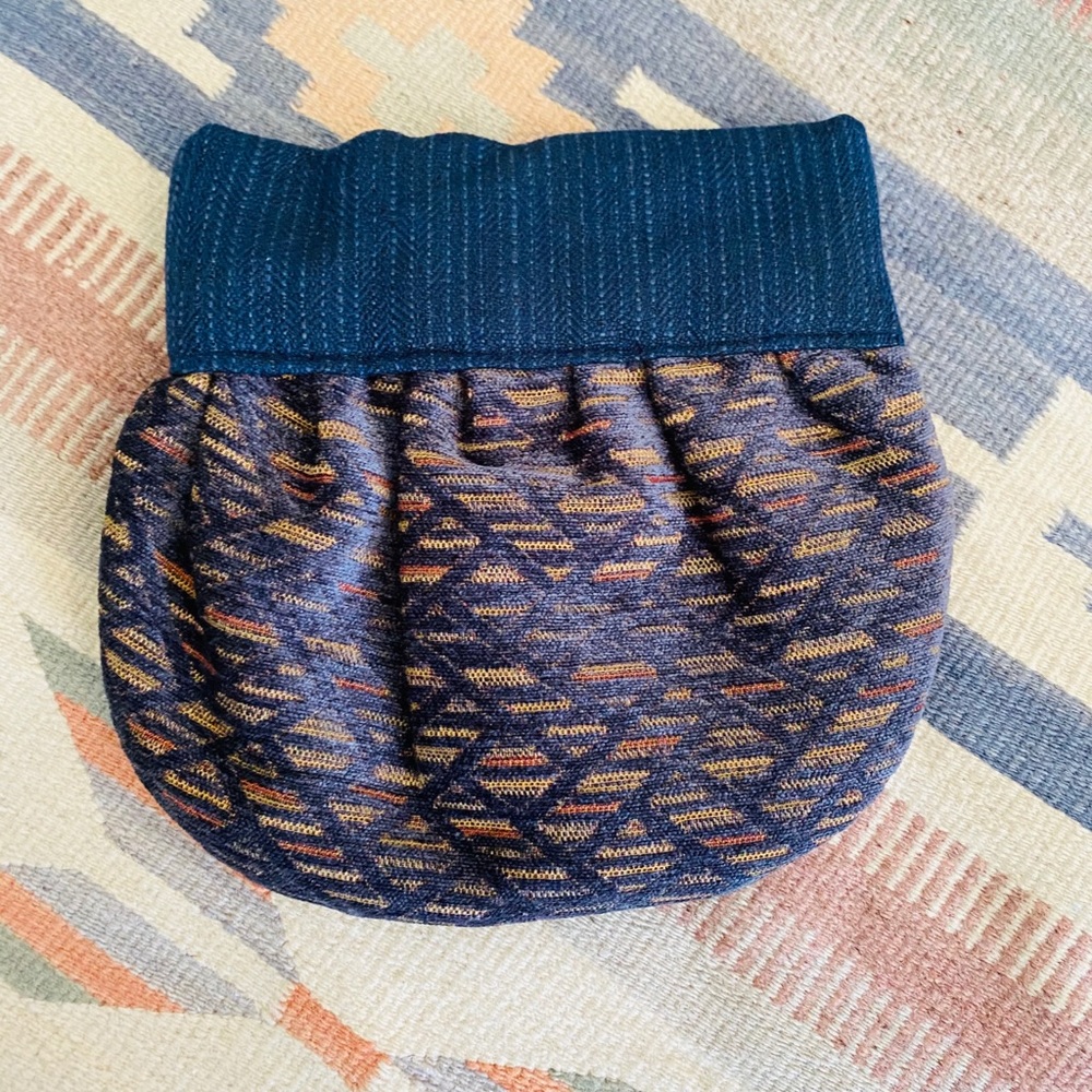 Ambatana Threads Clutch Handbag - Picture 5 of 9